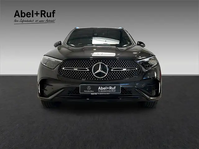 Mercedes-Benz 220 view 2