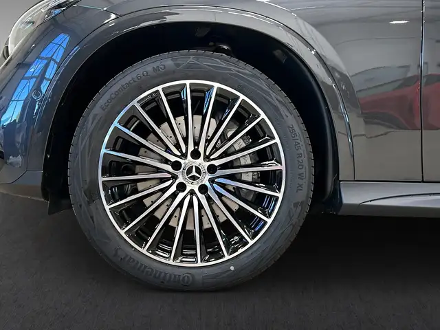 Mercedes-Benz 220 view 7