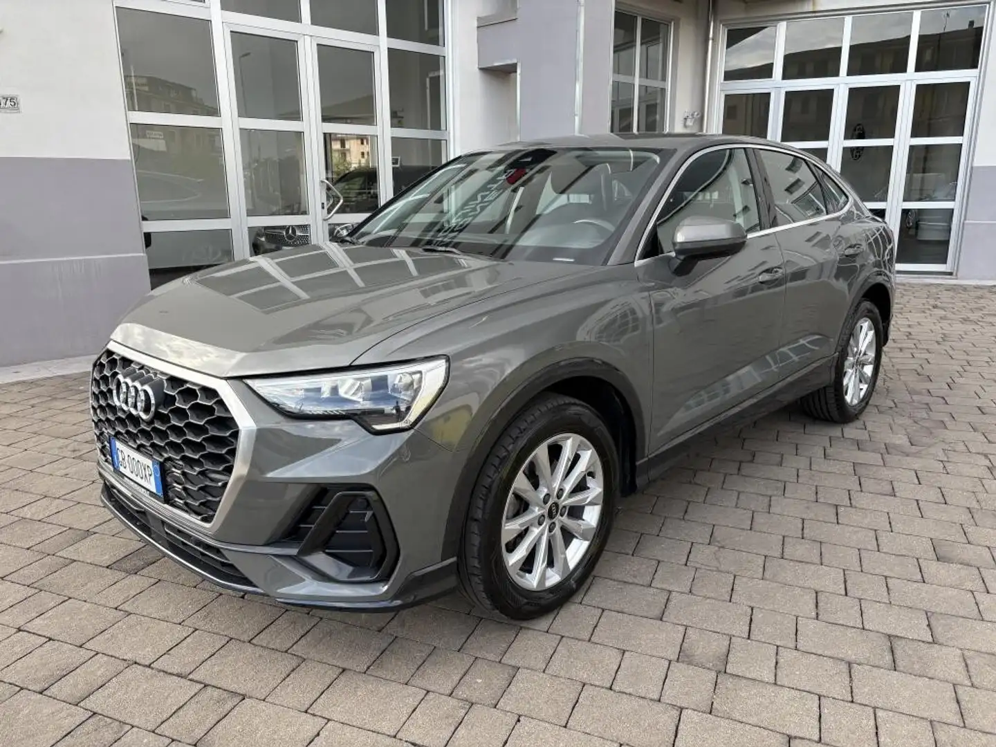 Audi Q3 35 TFSI 150cv Business Advanced Grigio - 1