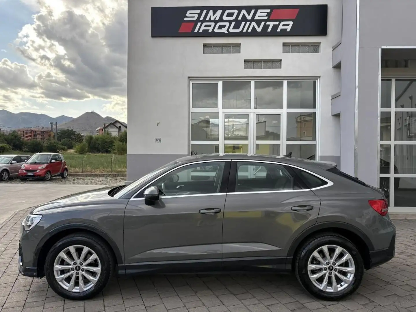 Audi Q3 35 TFSI 150cv Business Advanced Grigio - 2