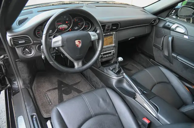 Porsche 911 view 10