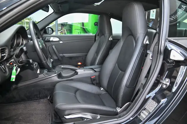 Porsche 911 view 12