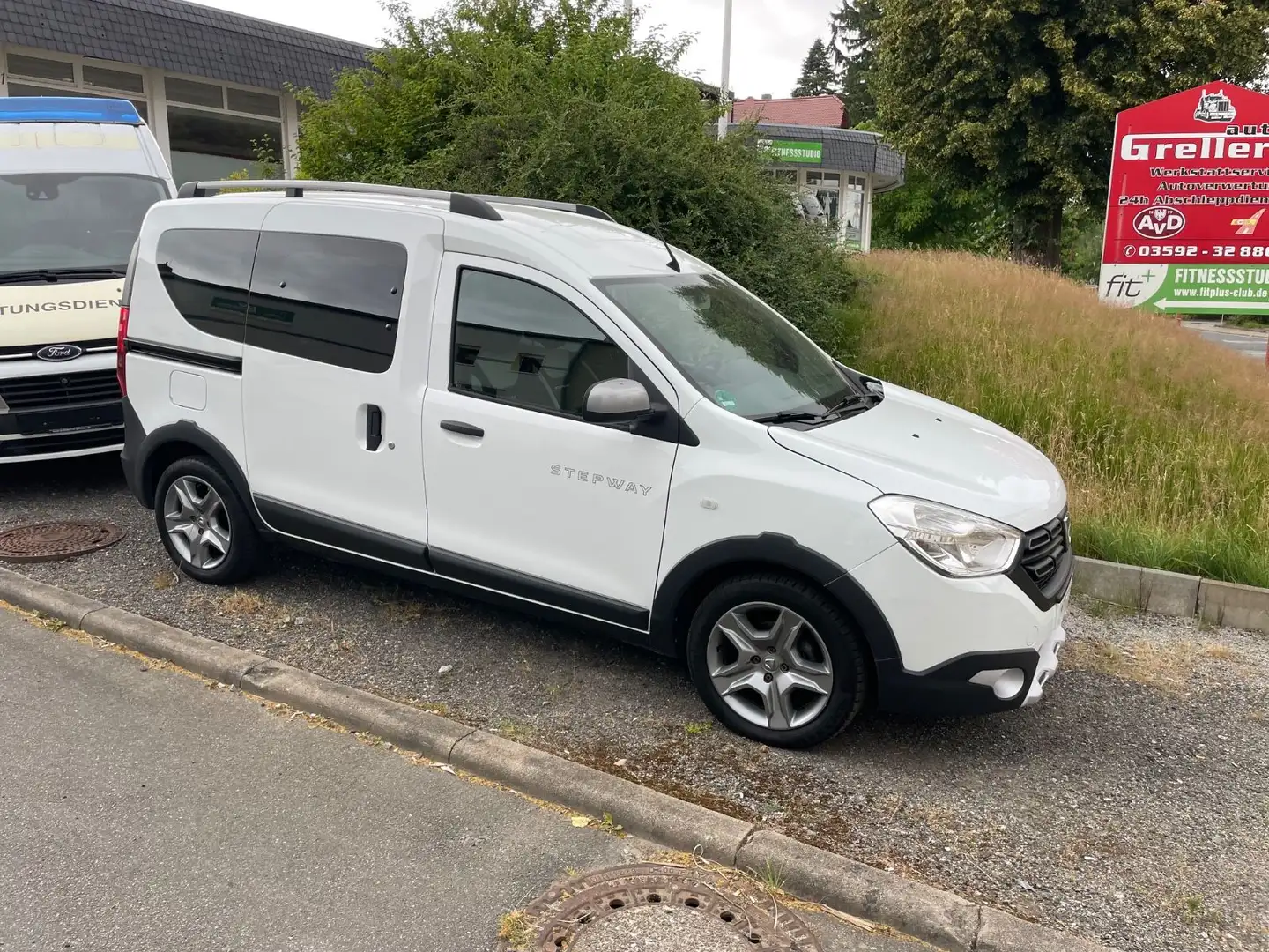 Dacia Dokker Stepway 1,6i mit Klima 47.400km Weiß - 1