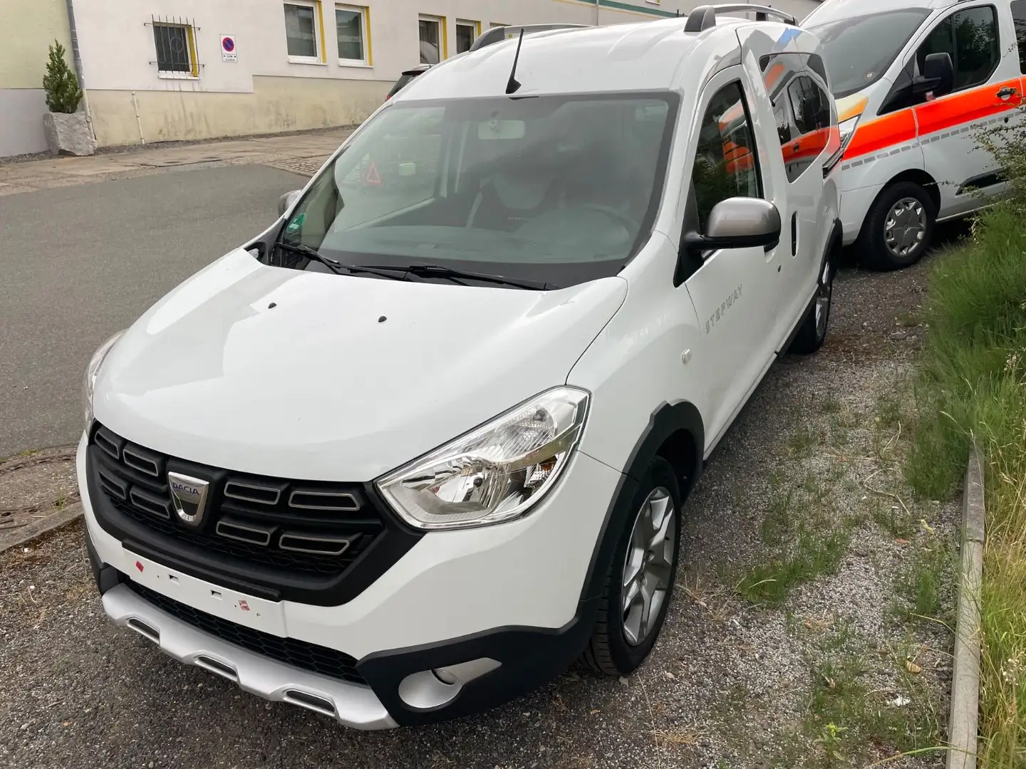Dacia Dokker Stepway 1,6i mit Klima 47.400km Weiß - 2