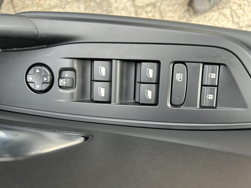 Peugeot 408 1.2 Hybrid 145 e-DCS6 Allure — photo 8