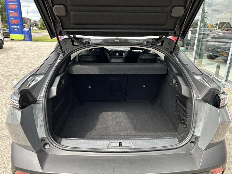 Peugeot 408 1.2 Hybrid 145 e-DCS6 Allure — photo 25
