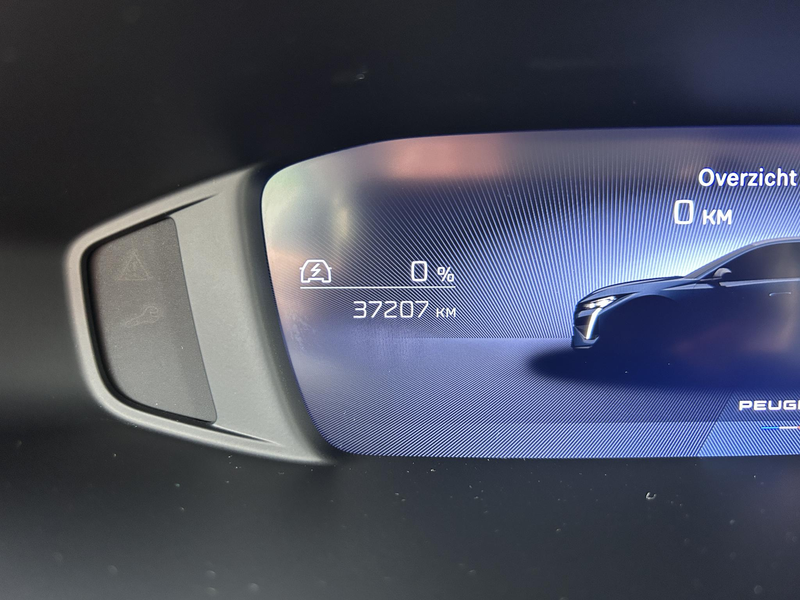 Peugeot 408 1.2 Hybrid 145 e-DCS6 Allure — photo 11