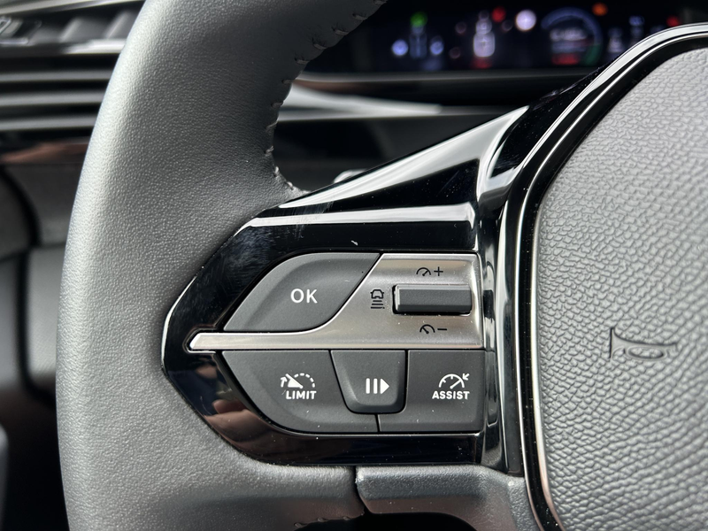 Peugeot 408 1.2 Hybrid 145 e-DCS6 Allure — photo 9