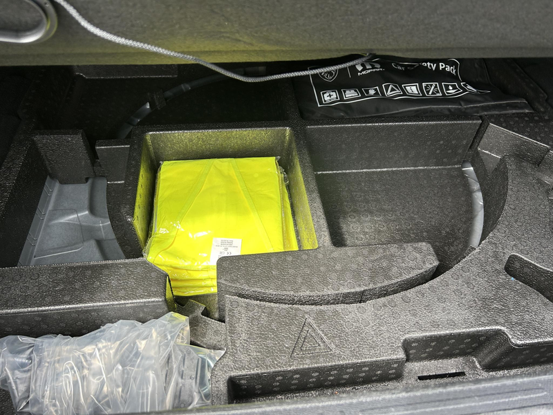 Peugeot 408 1.2 Hybrid 145 e-DCS6 Allure — photo 26