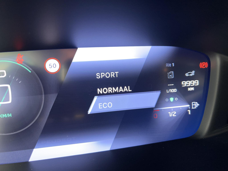 Peugeot 408 1.2 Hybrid 145 e-DCS6 Allure — photo 20