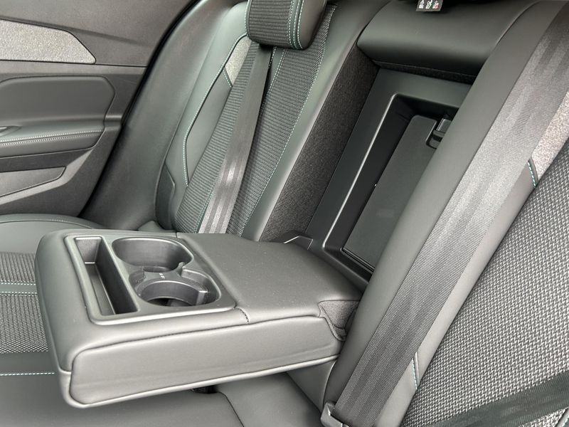 Peugeot 408 1.2 Hybrid 145 e-DCS6 Allure — photo 23