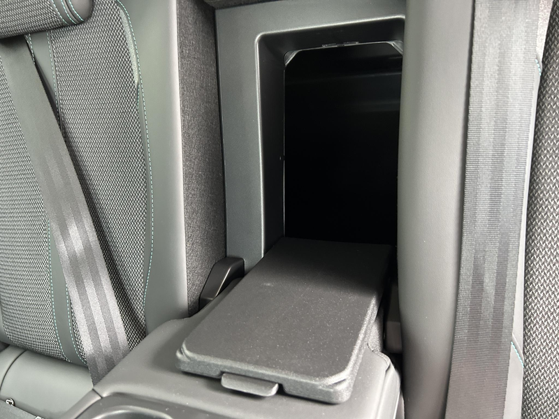 Peugeot 408 1.2 Hybrid 145 e-DCS6 Allure — photo 24