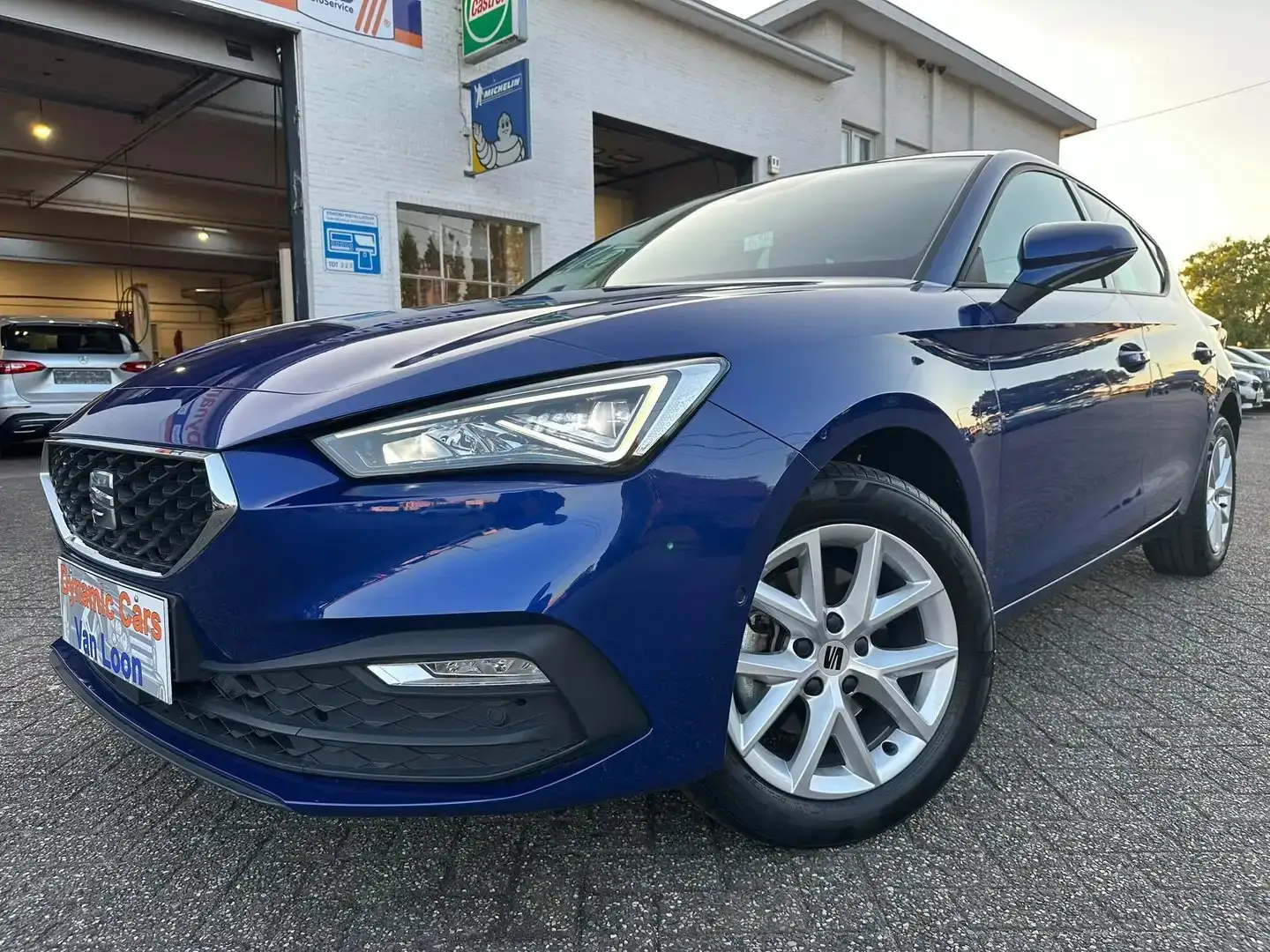 SEAT Leon 1.0 eTSI MHEV Style DSG, Carplay, Virt. cockpit. Bleu - 1
