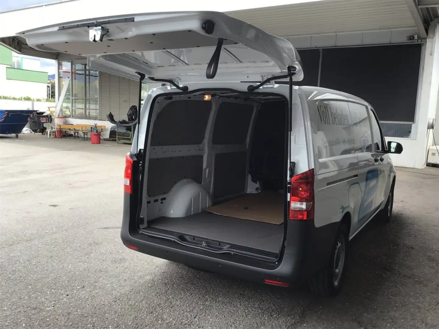 Mercedes-Benz Vito eVito Weiß - 2