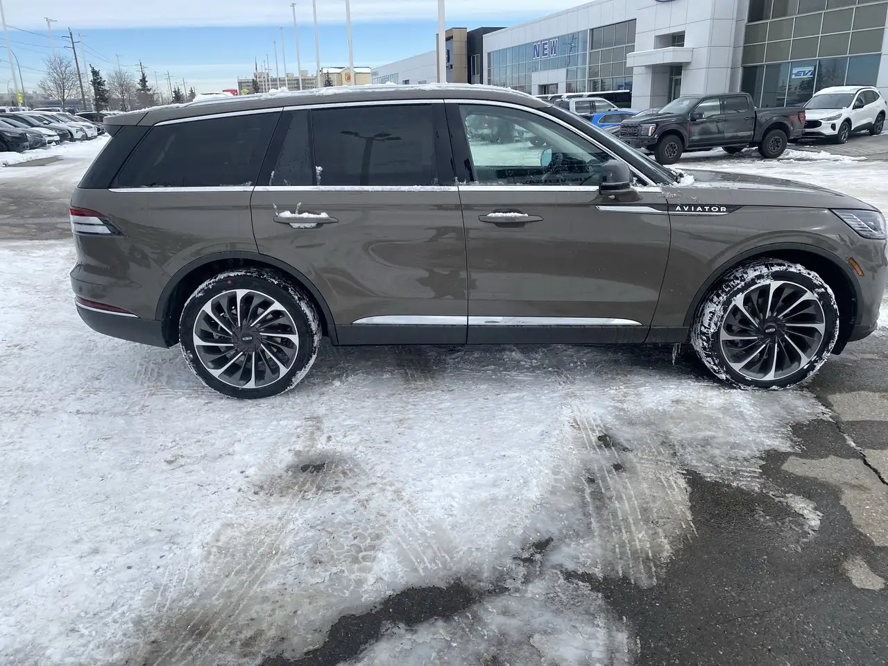 Lincoln Aviator снимка Lincoln Aviator