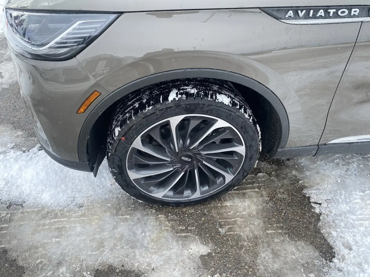 Lincoln Aviator снимка Lincoln Aviator
