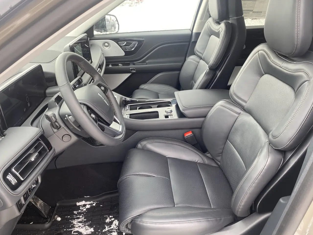 Lincoln Aviator снимка Lincoln Aviator