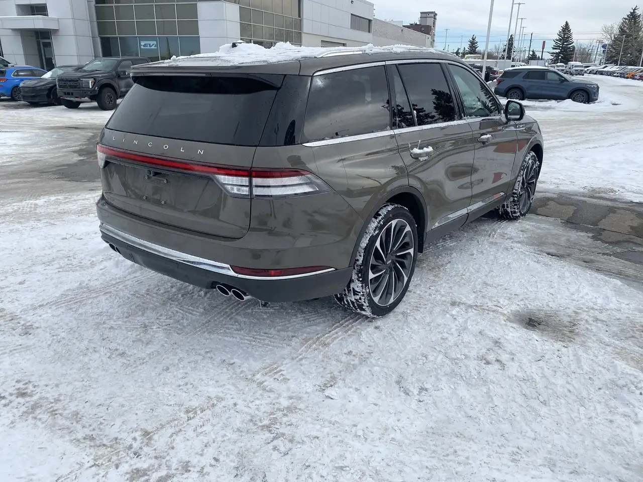 Lincoln Aviator снимка Lincoln Aviator
