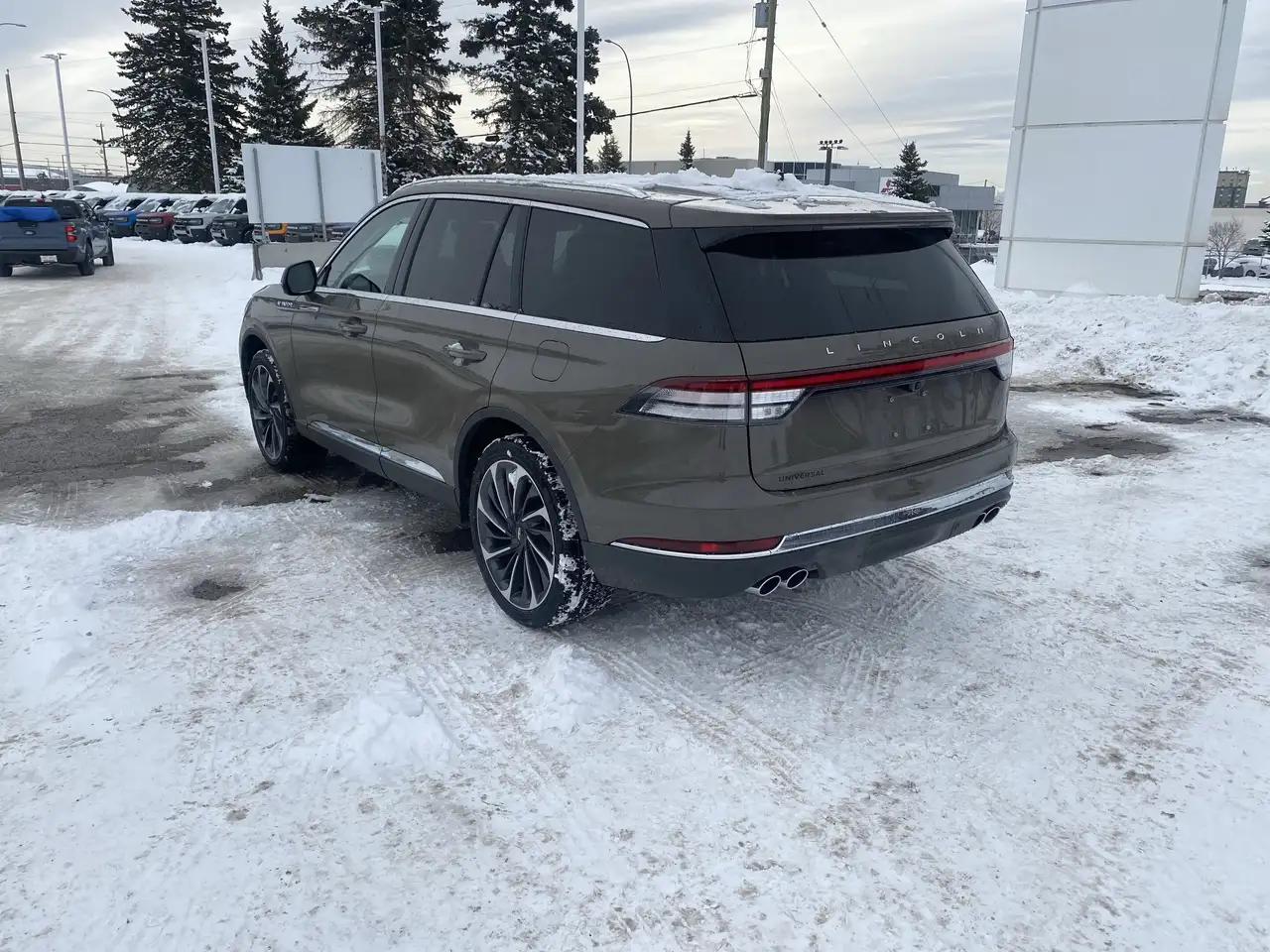 Lincoln Aviator снимка Lincoln Aviator