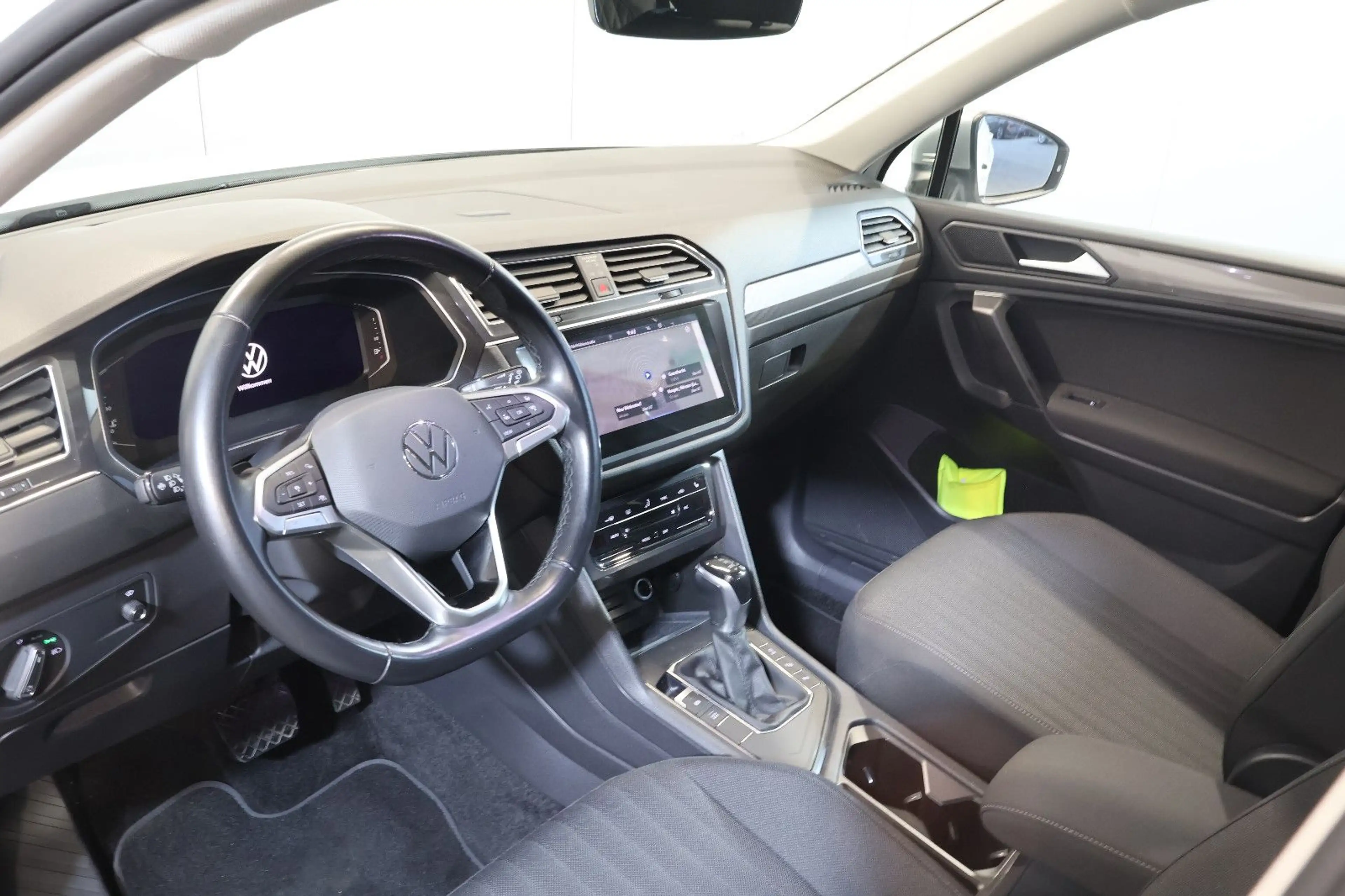 Volkswagen Tiguan Allspace 2.0 TDI Life HUD+AID+ACC+LED+AHK — photo 9