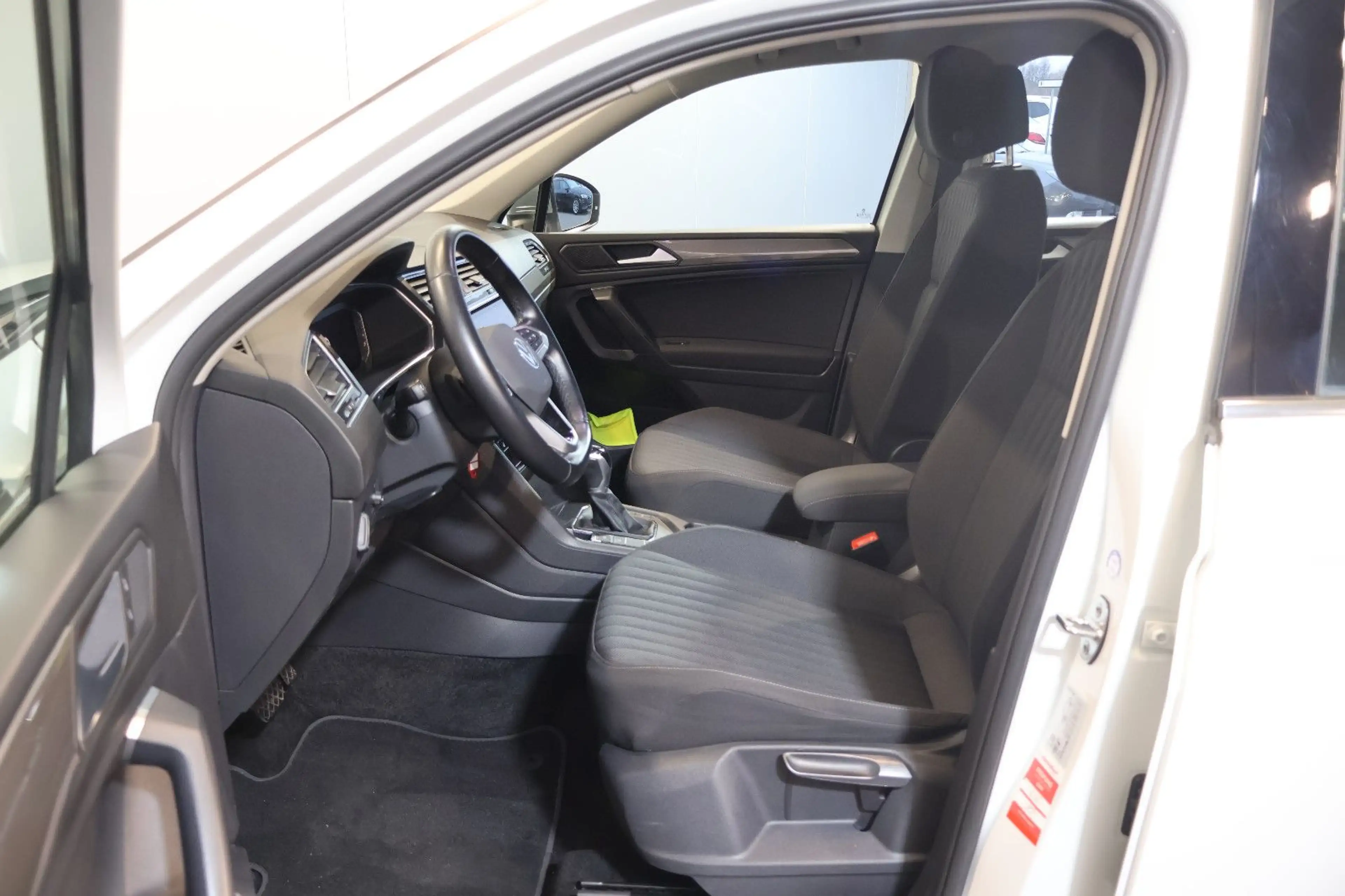 Volkswagen Tiguan Allspace 2.0 TDI Life HUD+AID+ACC+LED+AHK — photo 10