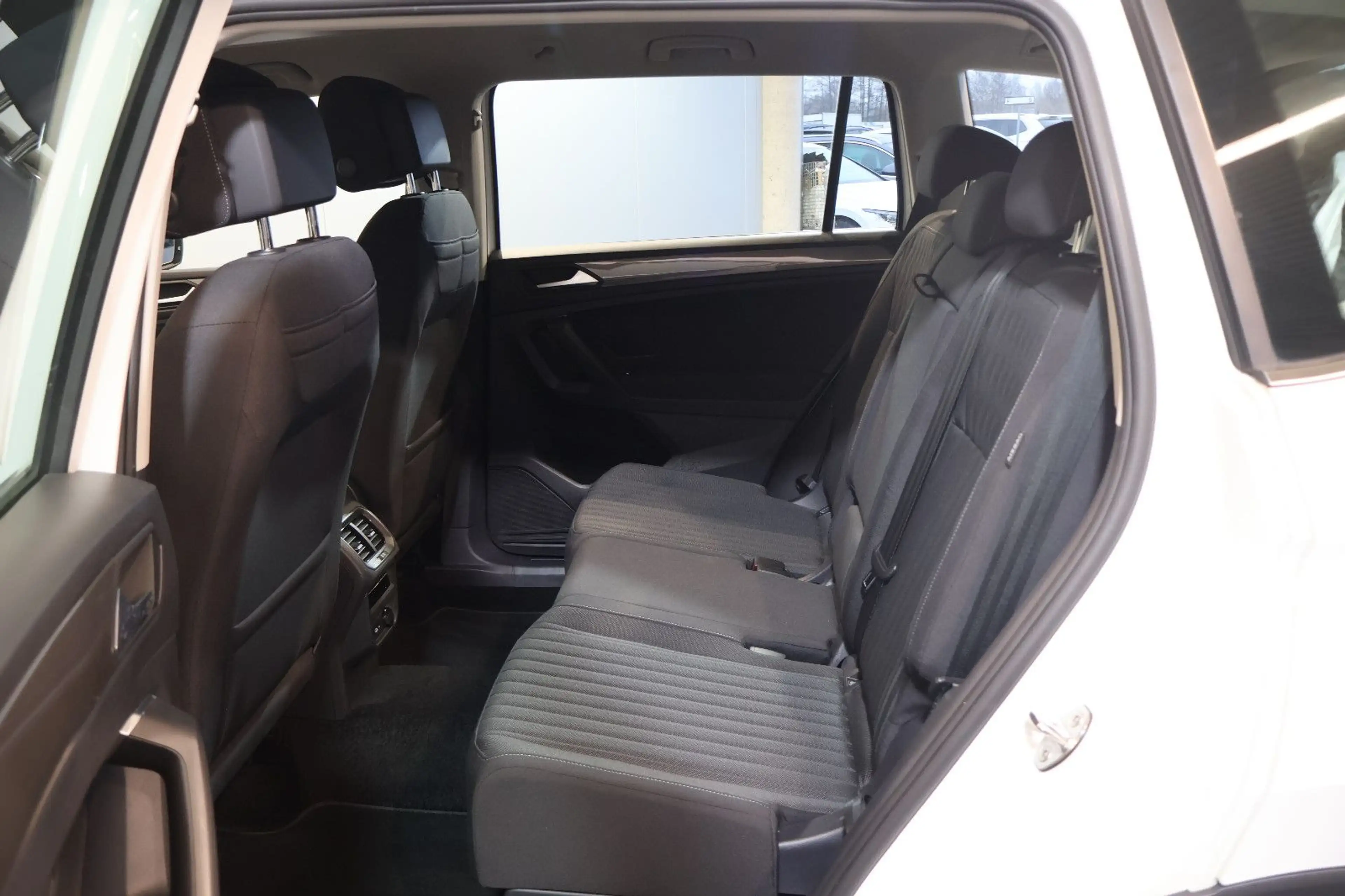 Volkswagen Tiguan Allspace 2.0 TDI Life HUD+AID+ACC+LED+AHK — photo 11