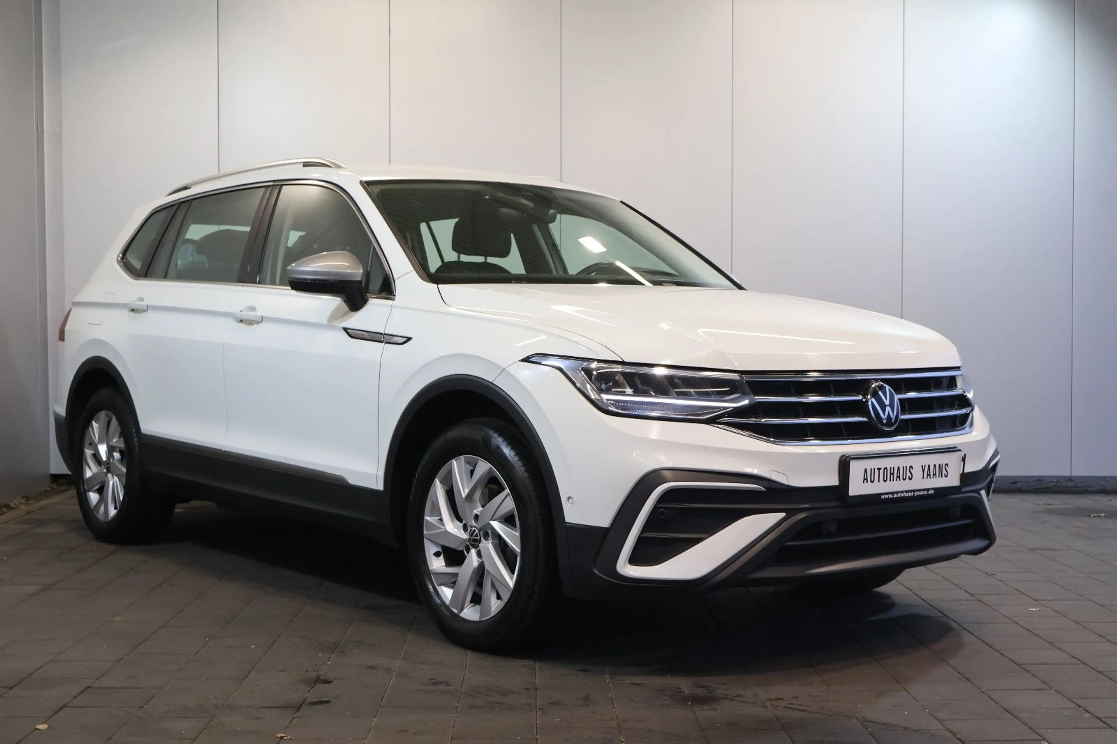 Volkswagen Tiguan Allspace 2.0 TDI Life HUD+AID+ACC+LED+AHK — photo 3