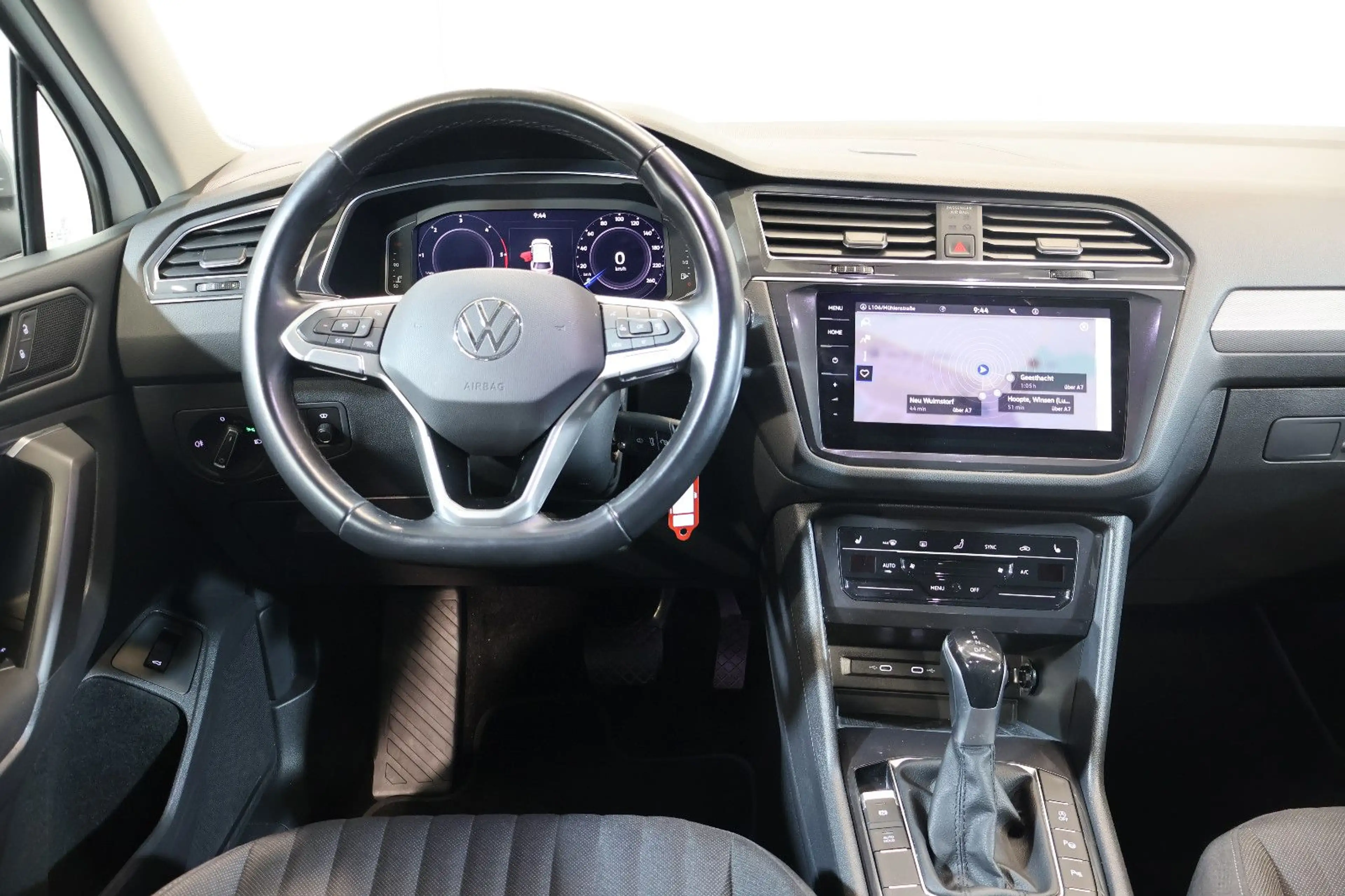 Volkswagen Tiguan Allspace 2.0 TDI Life HUD+AID+ACC+LED+AHK — photo 8
