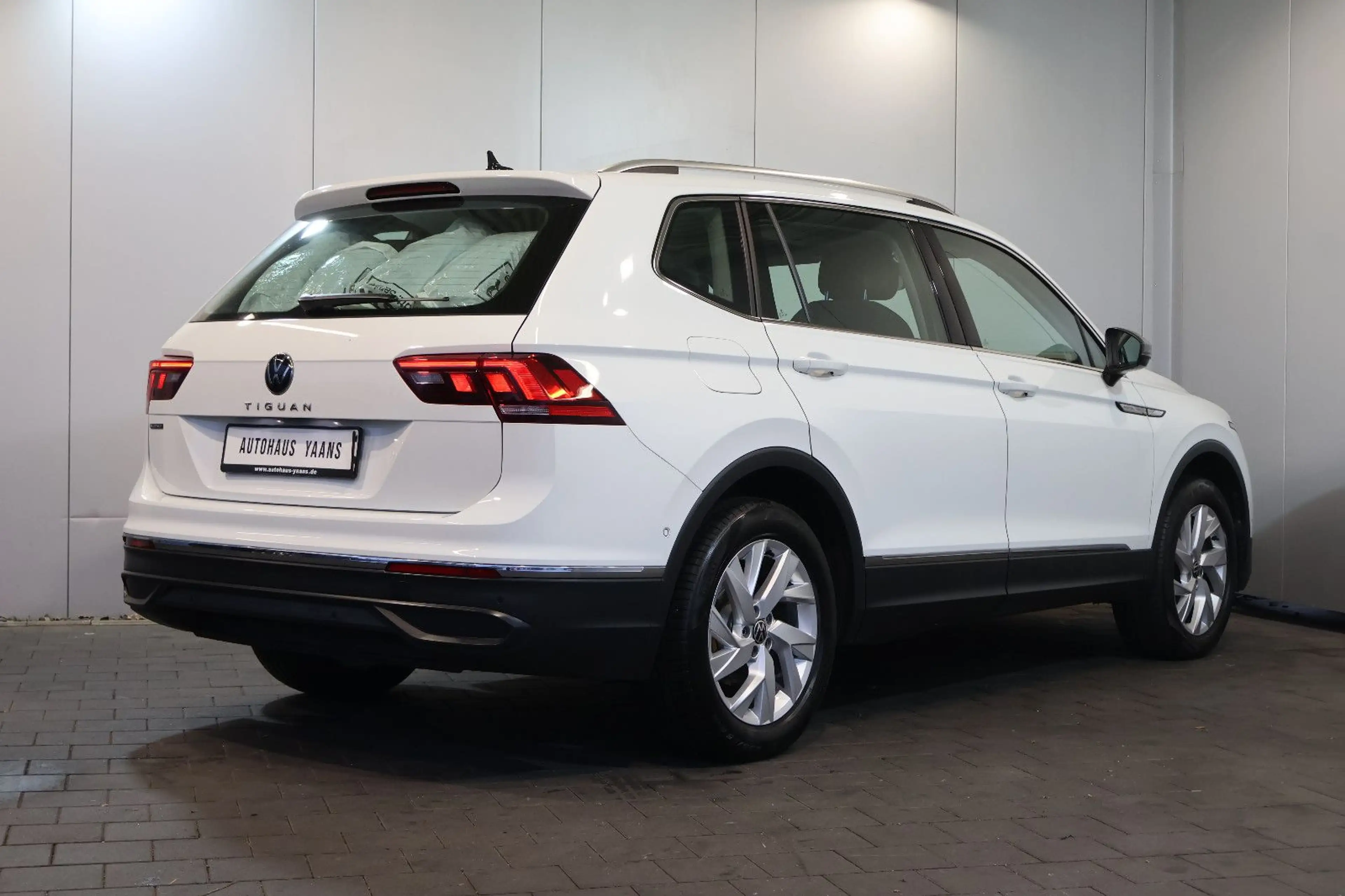 Volkswagen Tiguan Allspace 2.0 TDI Life HUD+AID+ACC+LED+AHK — photo 4
