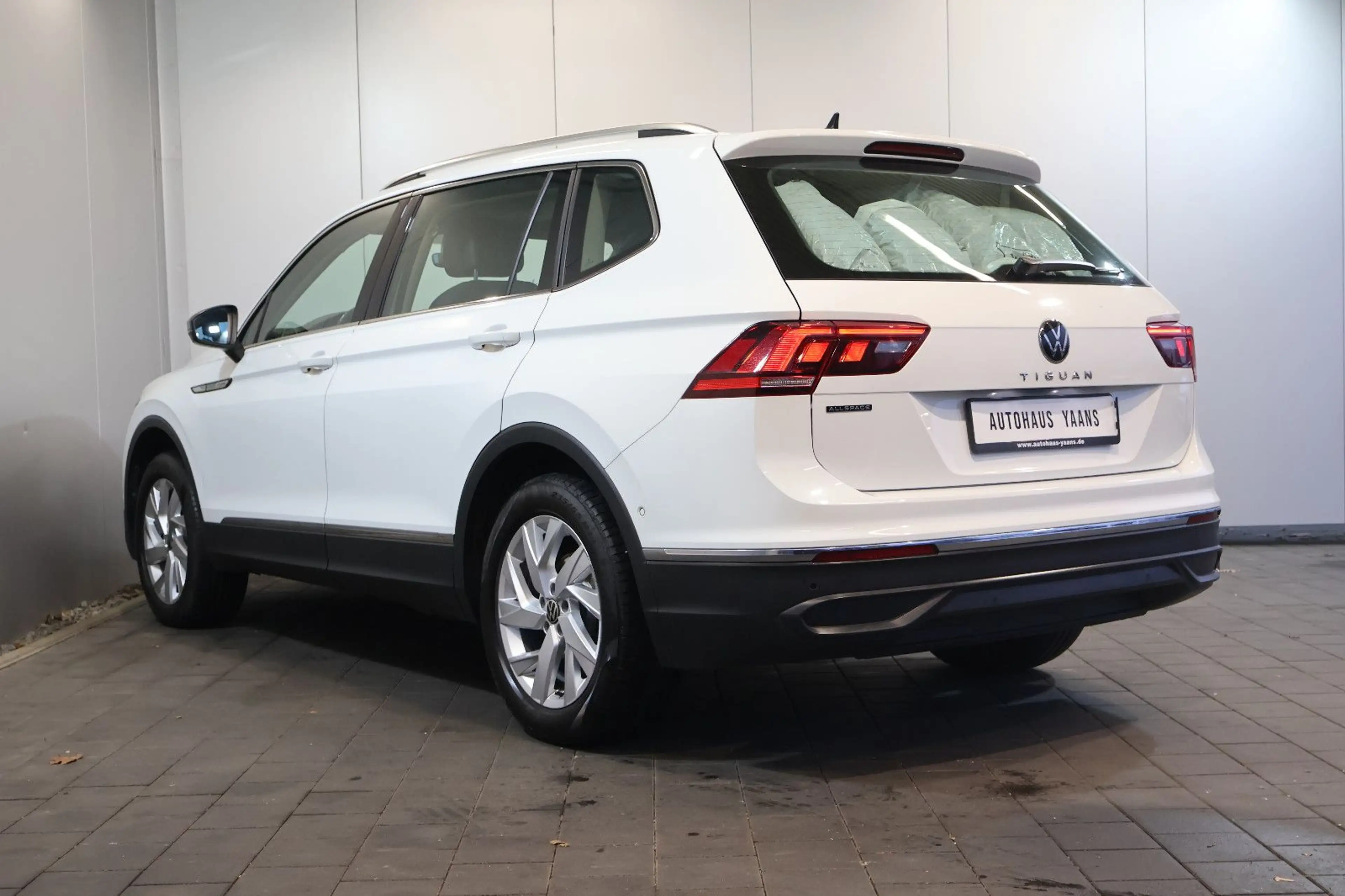 Volkswagen Tiguan Allspace 2.0 TDI Life HUD+AID+ACC+LED+AHK — photo 6