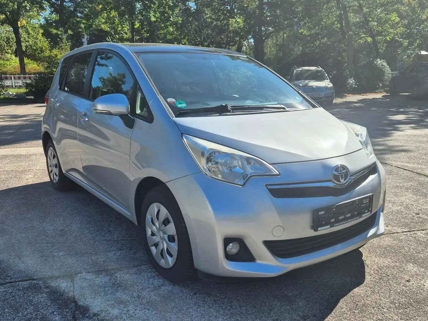 Toyota Verso-S Verso S 1.33 VVT-i Life Silber - 2