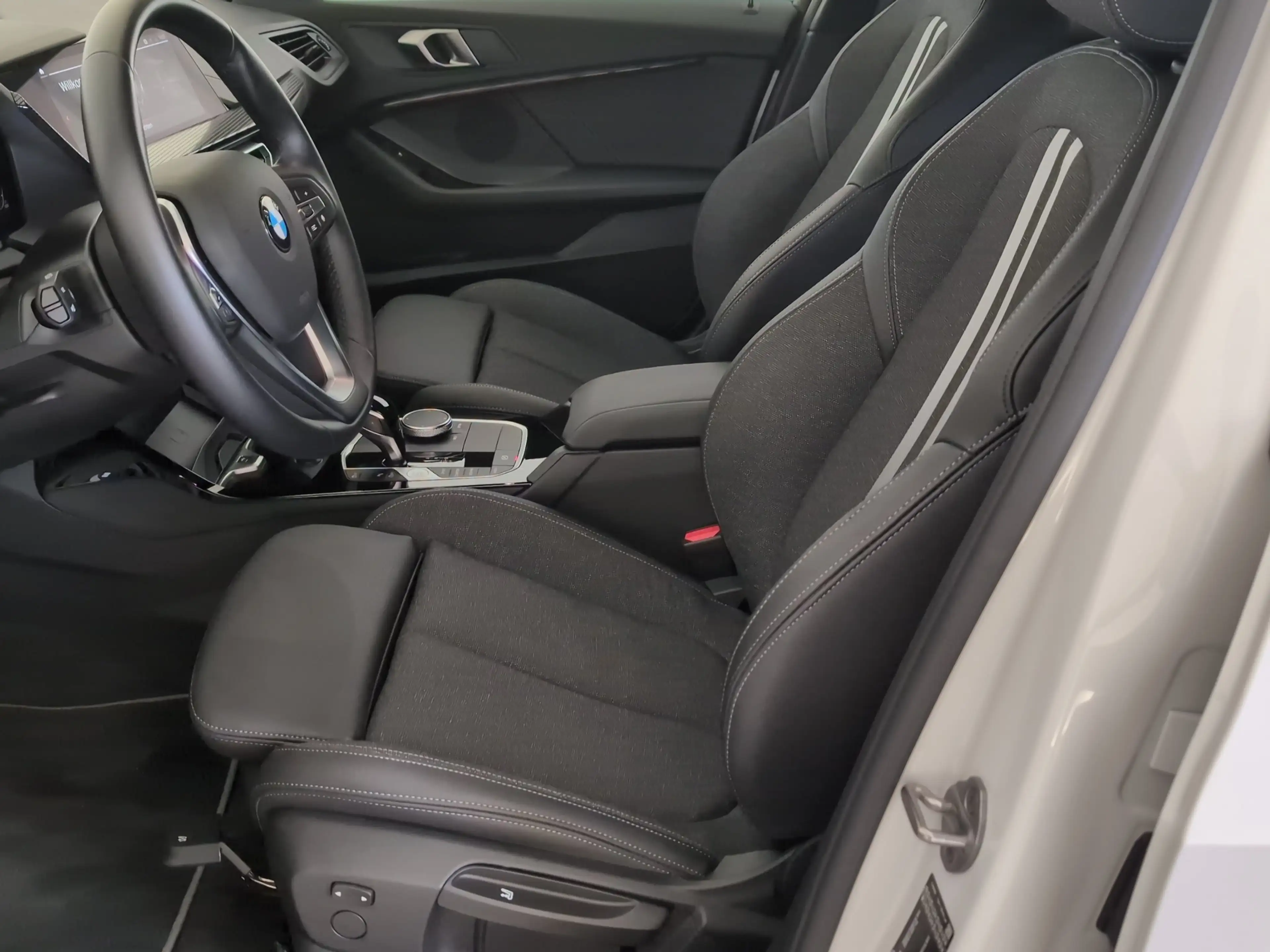 BMW 120 i Sport Line Navi/LED/RFK/ACC/HiFi/SLI — photo 4
