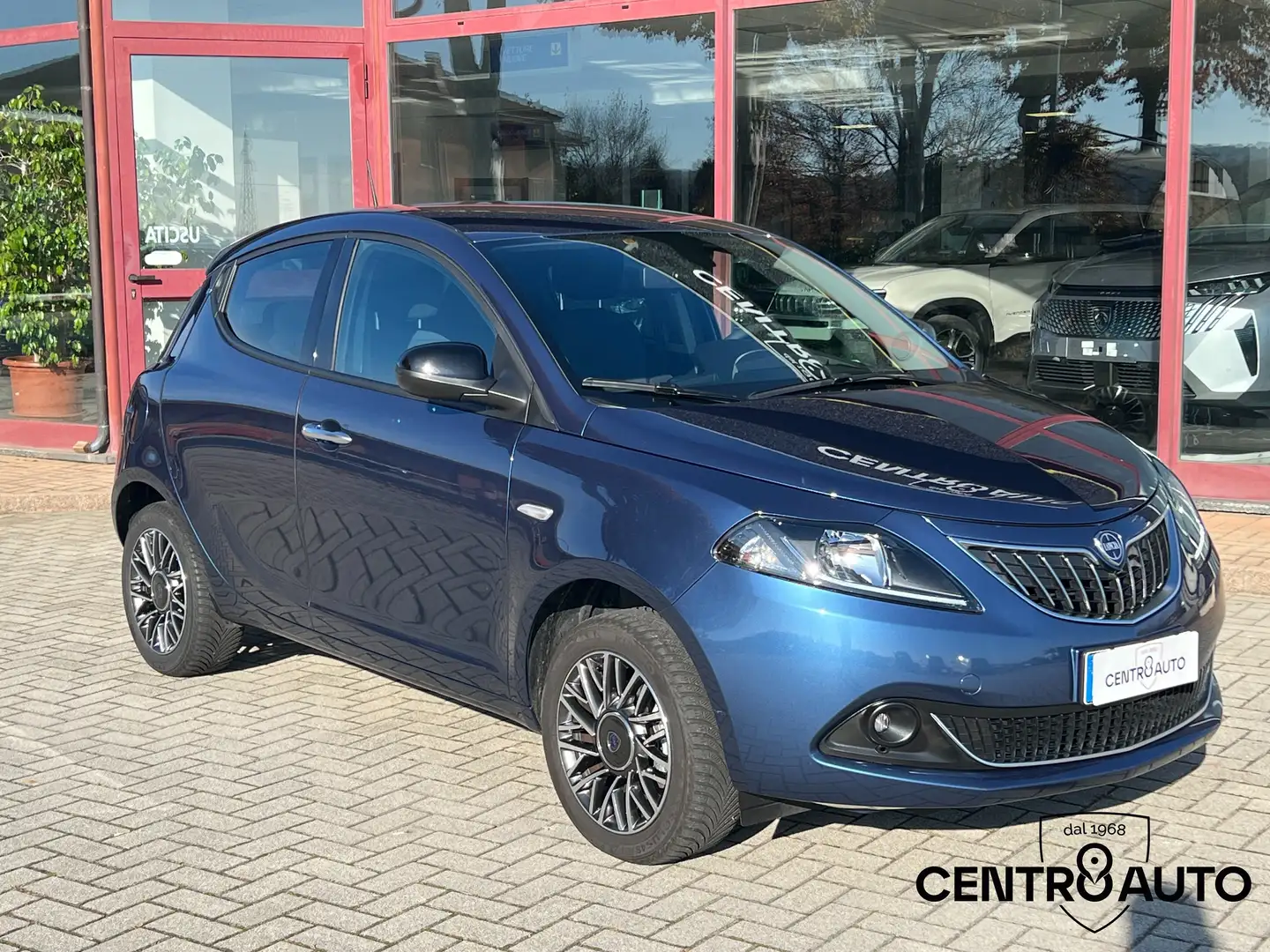 Lancia Ypsilon 1.0 firefly hybrid Gold Plus 70cv Bleu - 2