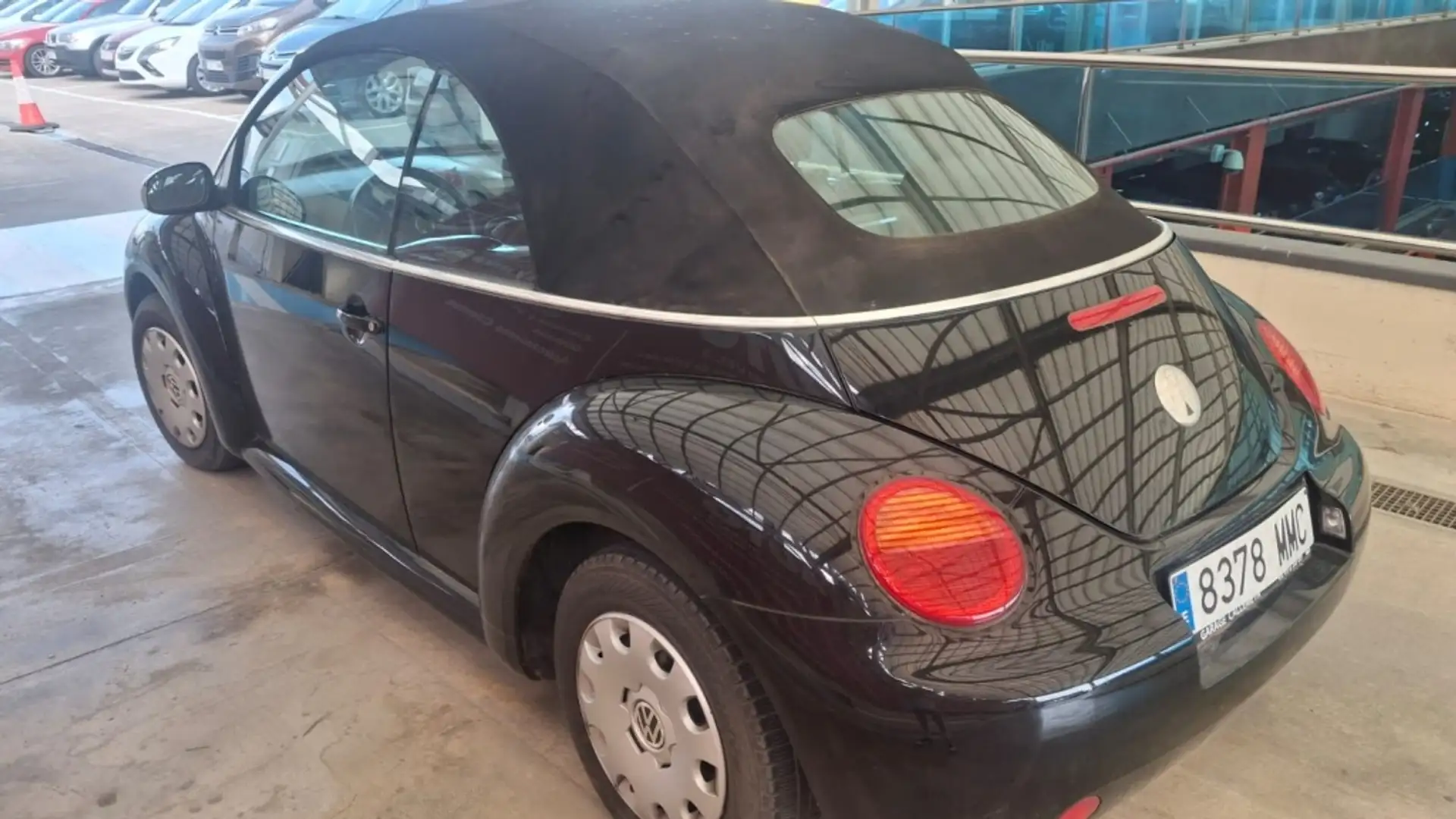 Volkswagen Beetle 1.6 Negro - 1