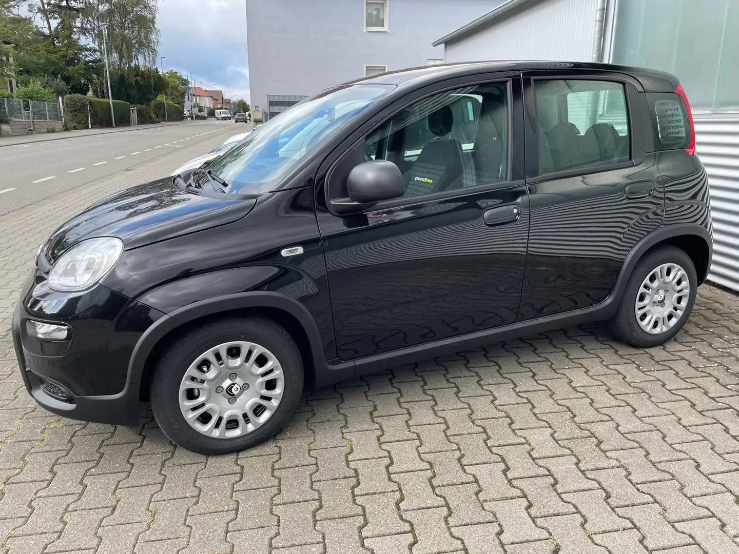 Fiat Panda Panda Hybrid Schwarz - 2