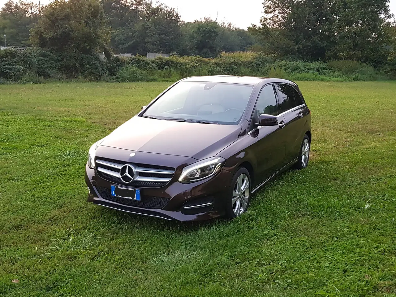 Mercedes-Benz B 180