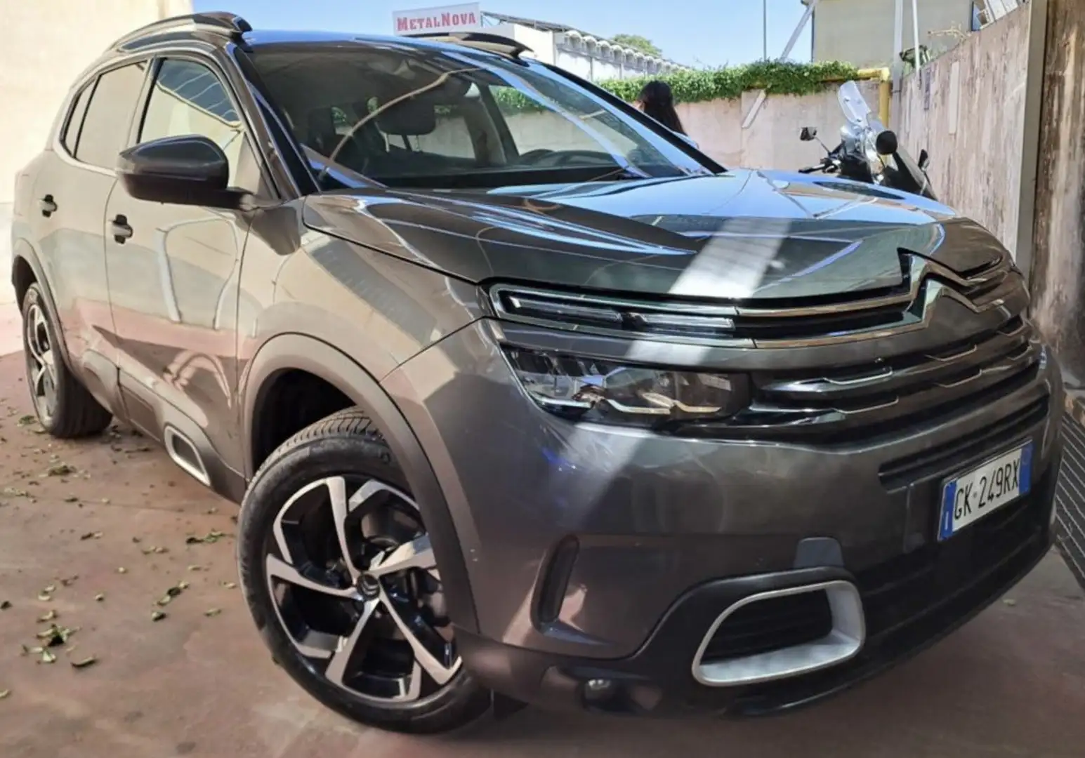 Citroen C5 Aircross 1.5 bluehdi Shine s&s 130cv Grigio - 1