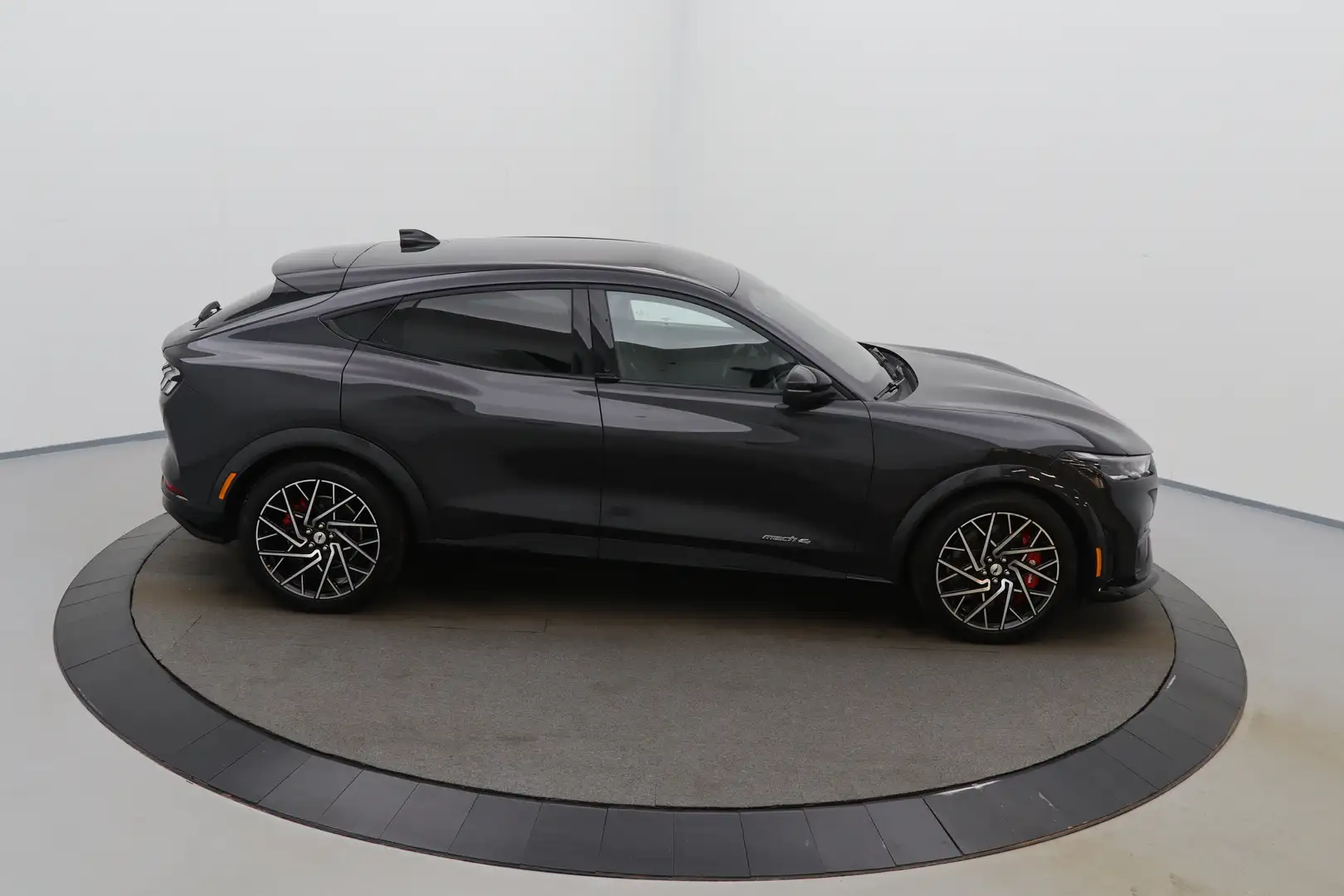 Ford Mustang Mach-E Extended Range 4WD GT LEDER/ALCANTARA LED GPS PDC Grijs - 2