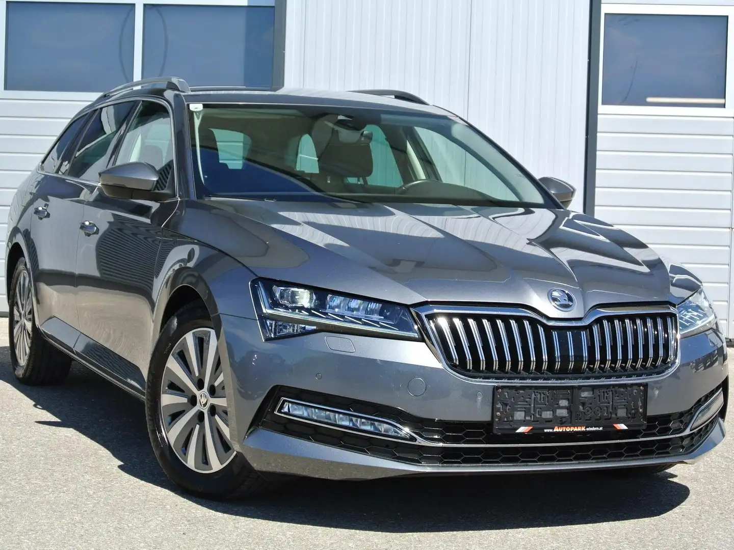 Skoda Superb Kombi 2.0 TDI DSG Style  ** LED * NAVI * KAMERA Grau - 1