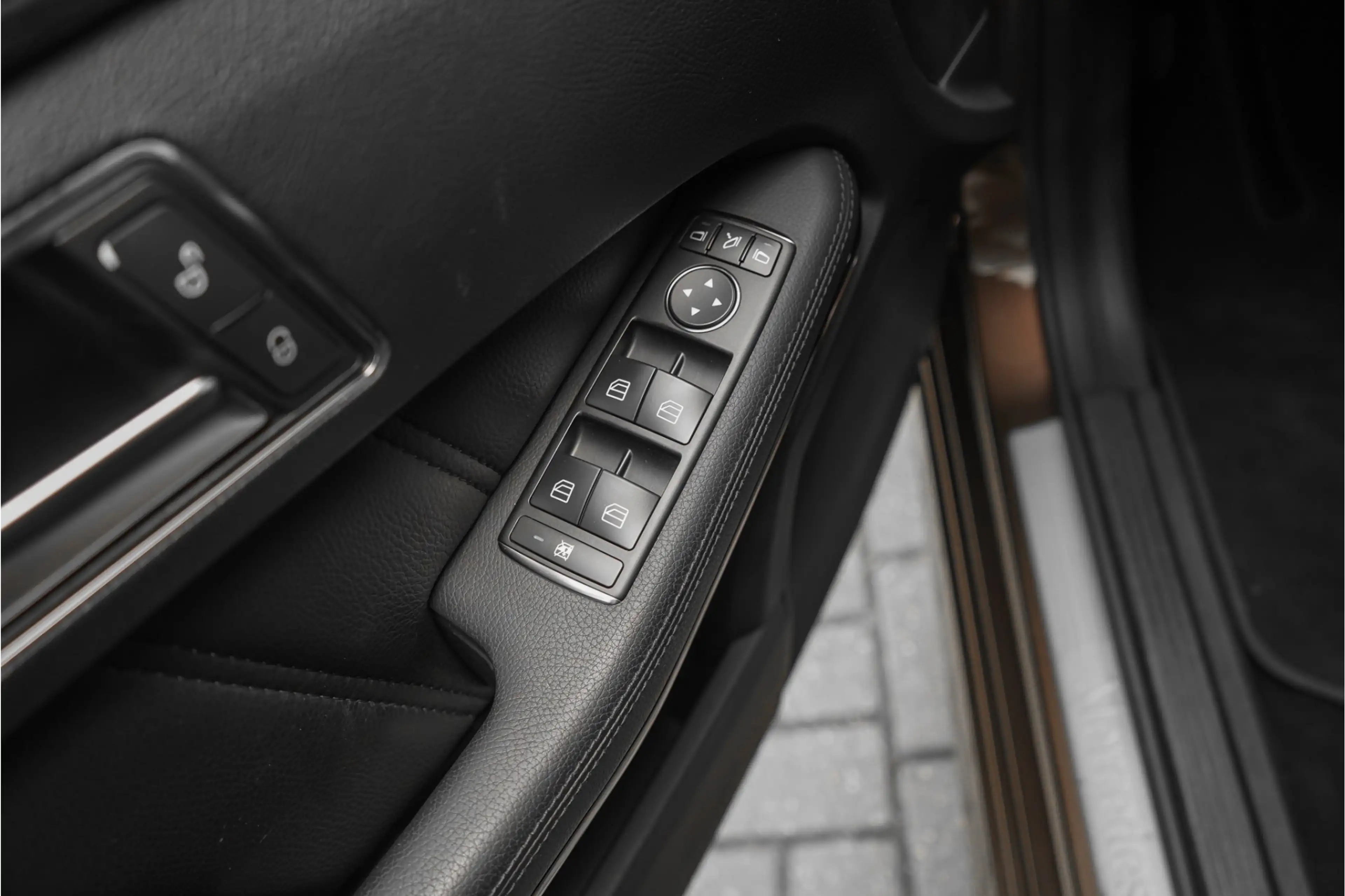 Mercedes-Benz E 250 Estate Ambition Elegance 7-Pers Leder LED Cruise — photo 38
