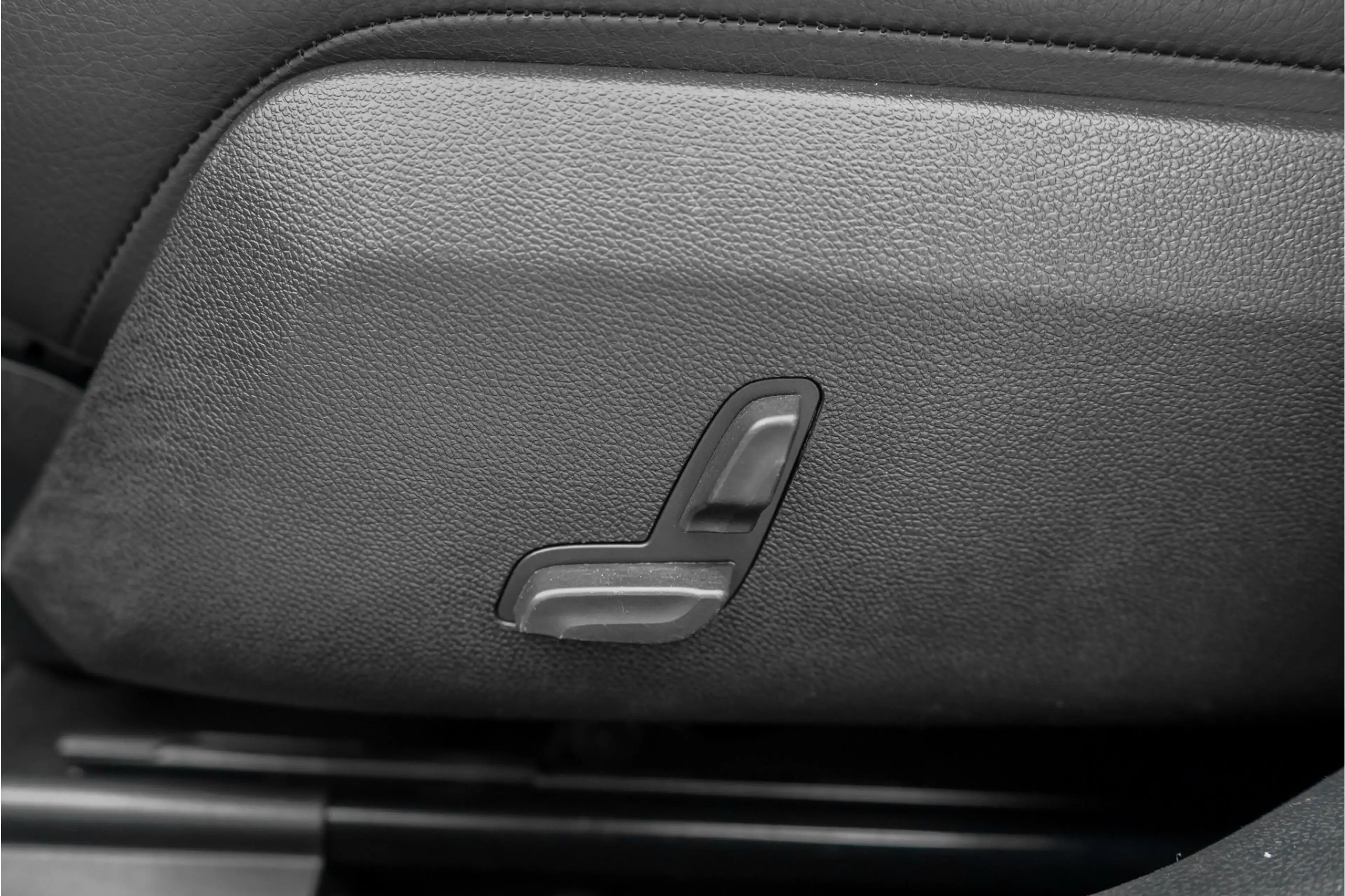 Mercedes-Benz E 250 Estate Ambition Elegance 7-Pers Leder LED Cruise — photo 35