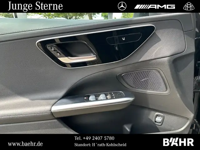 Mercedes-Benz 220 view 14