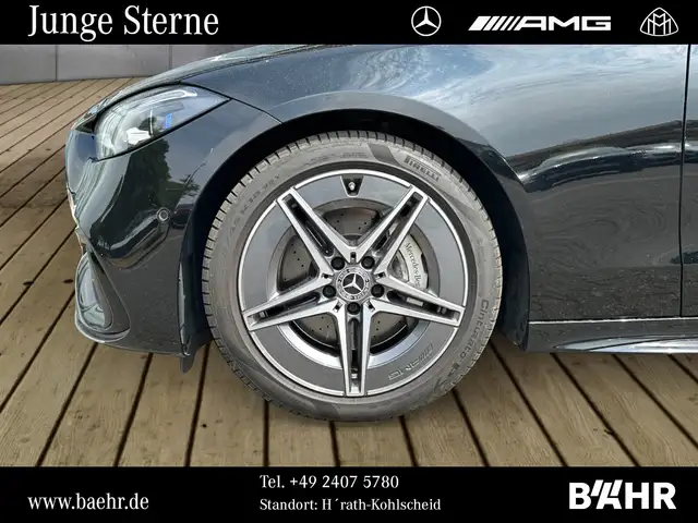 Mercedes-Benz 220 view 6