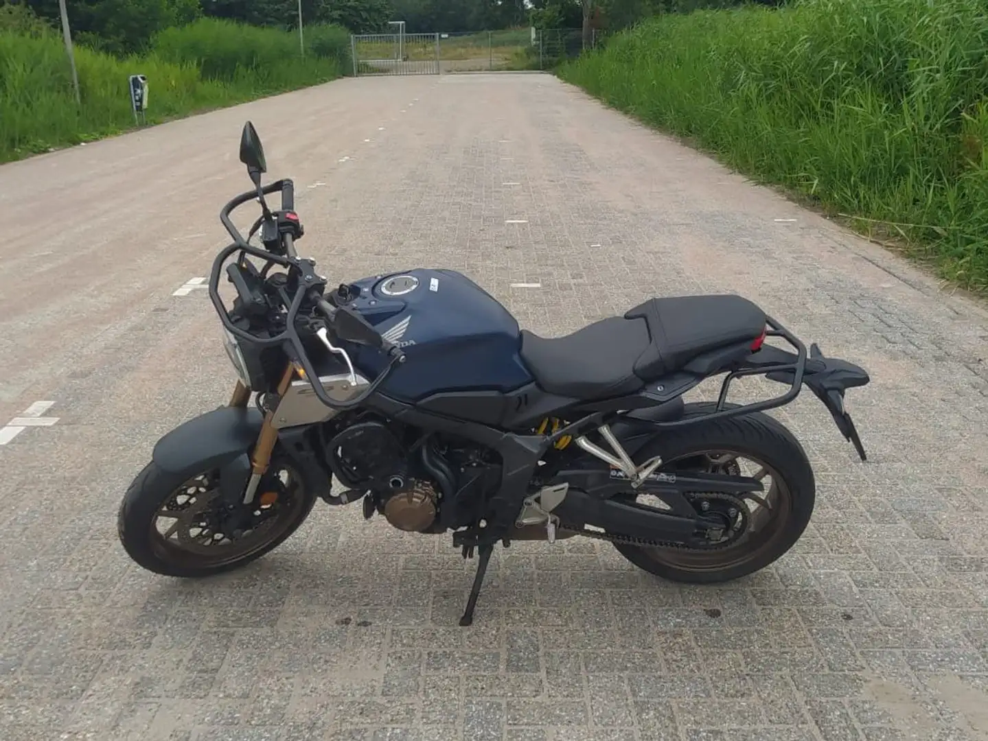 Honda CB 650 RA Blauw - 2