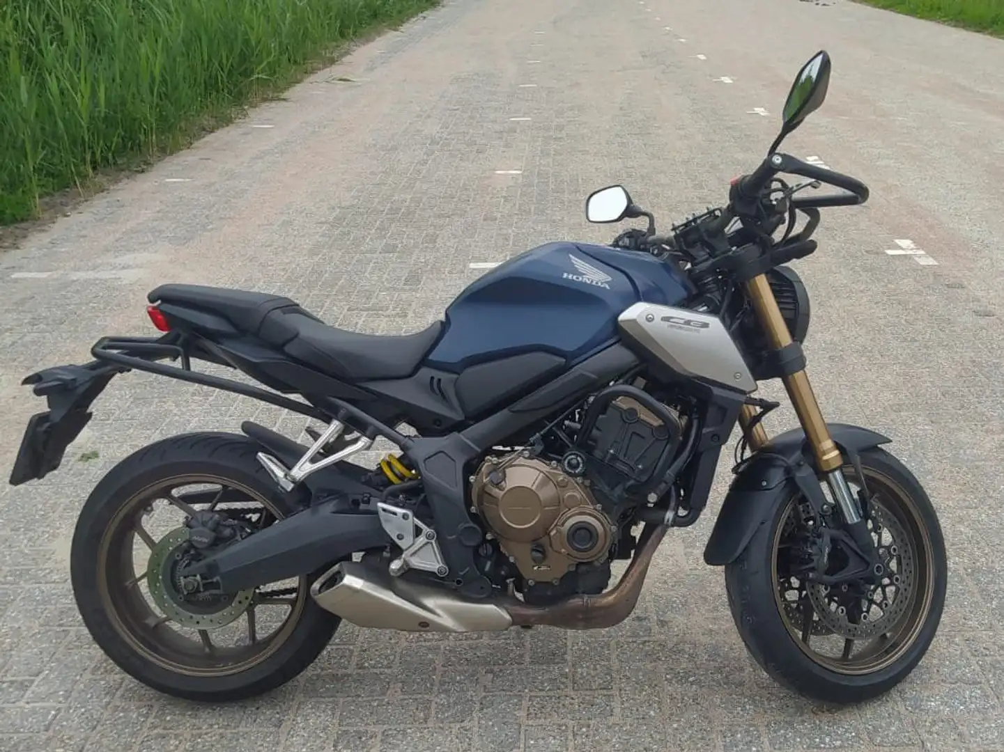 Honda CB 650 RA Blauw - 1
