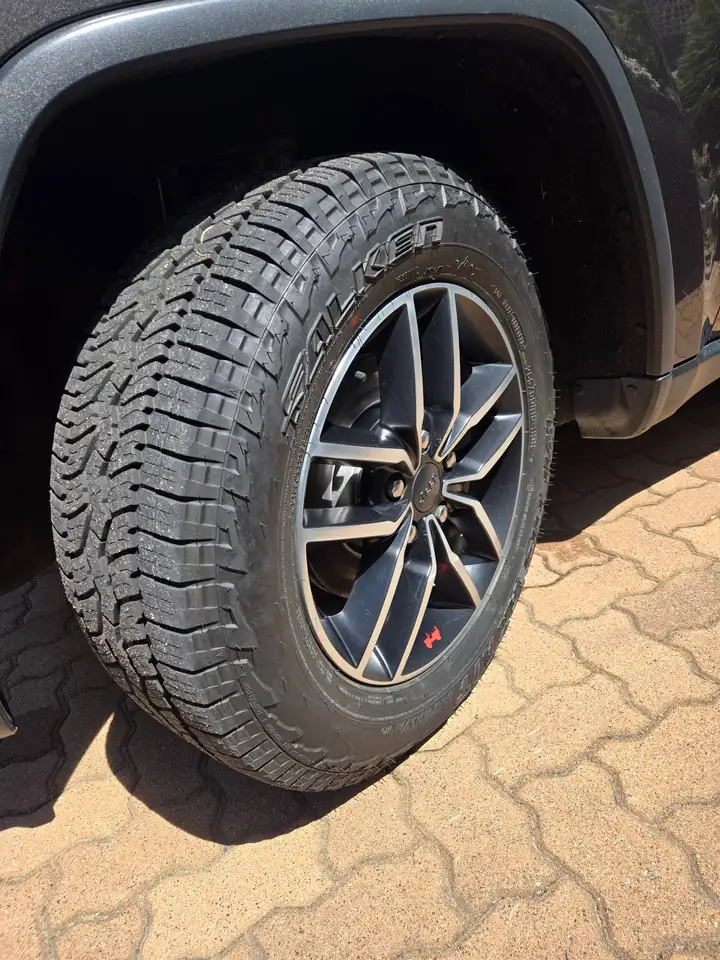 Jeep Grand Cherokee снимка Jeep Grand Cherokee