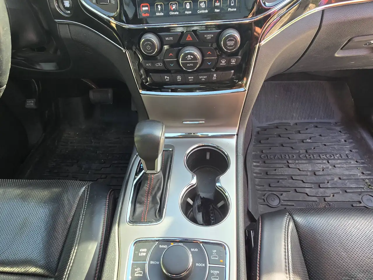 Jeep Grand Cherokee снимка Jeep Grand Cherokee
