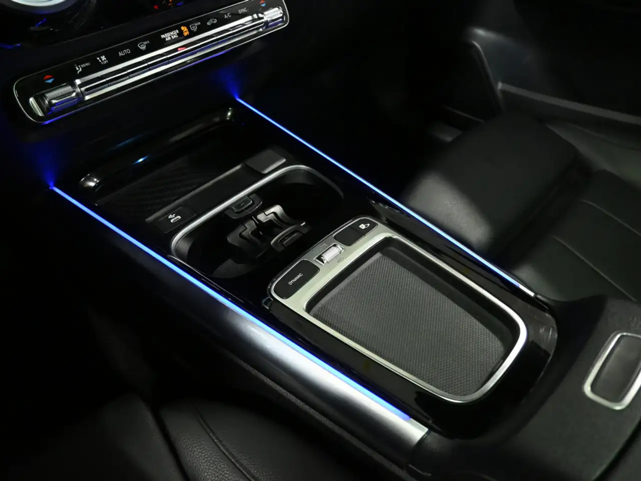 Mercedes-Benz GLA снимка Mercedes-Benz GLA
