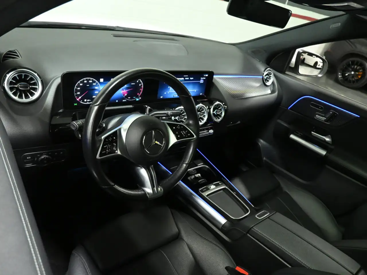 Mercedes-Benz GLA снимка Mercedes-Benz GLA
