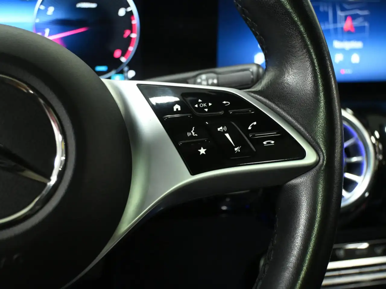 Mercedes-Benz GLA снимка Mercedes-Benz GLA